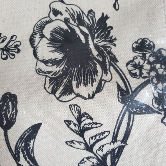 NWT Crabtree Table Runner Black & White 100% Cotton Toile 72x12" French Floral - Picture 4 of 7